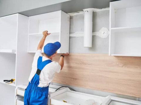 Навеска настенных шкафов в Минске