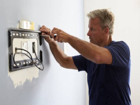 Установка телевизора на стену в Минске